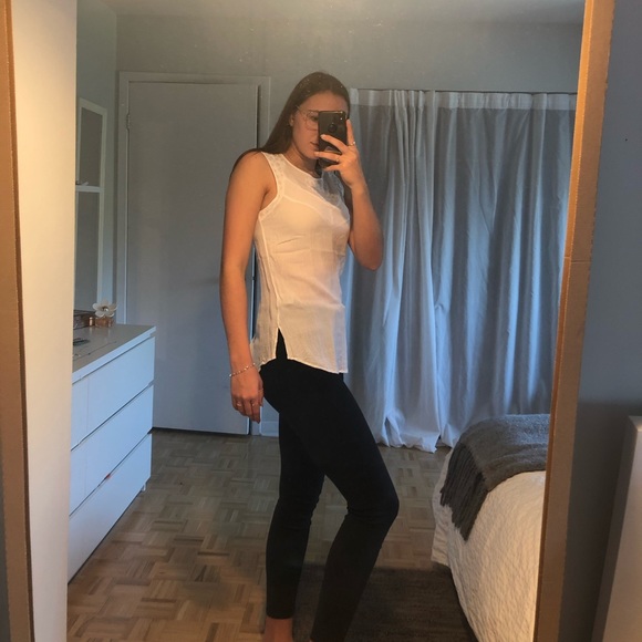 Tank tops - Picture 2 of 6